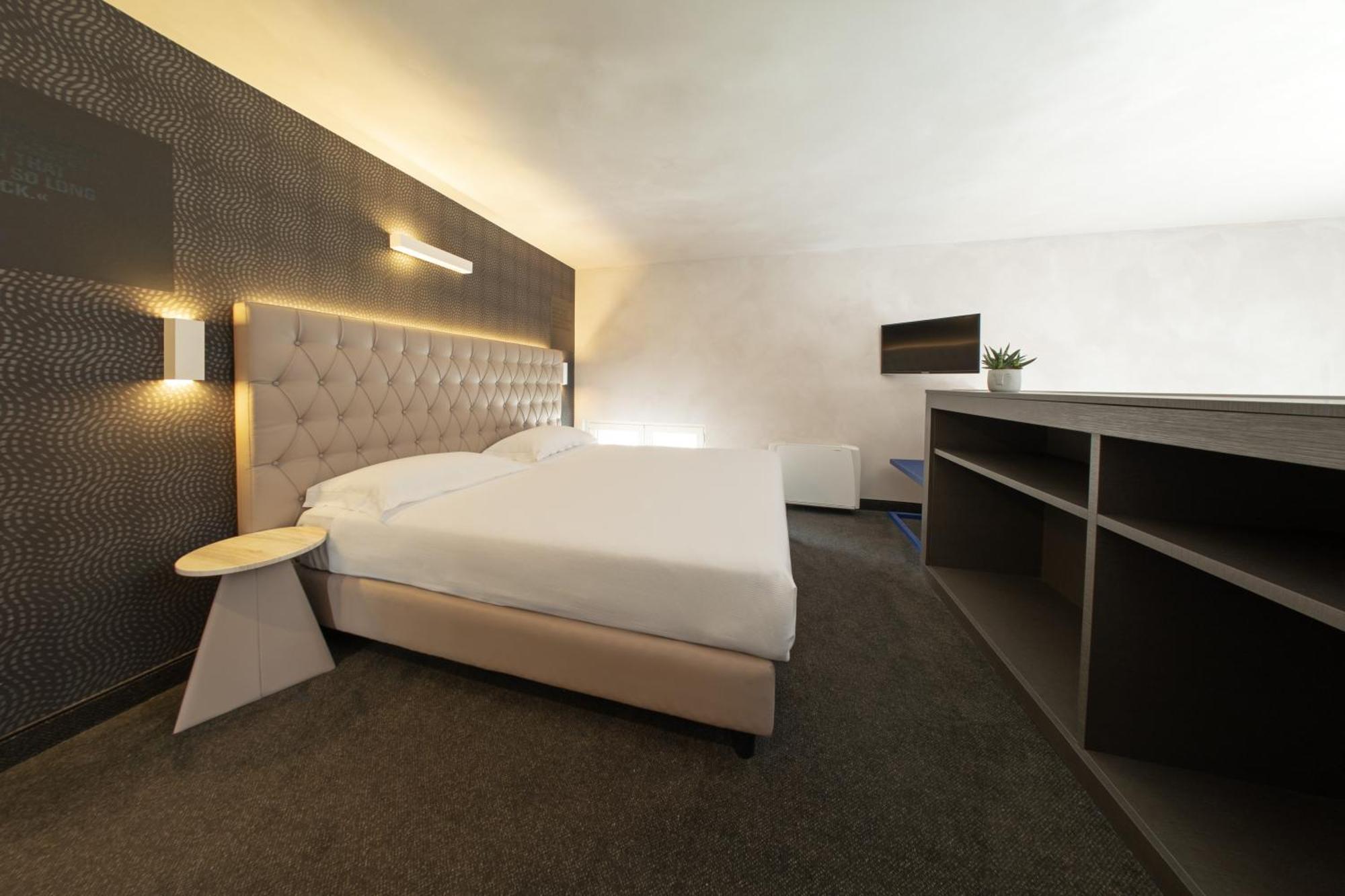 Hotel Al Campanile - Luxury Suites & Apartments Baveno Exterior foto