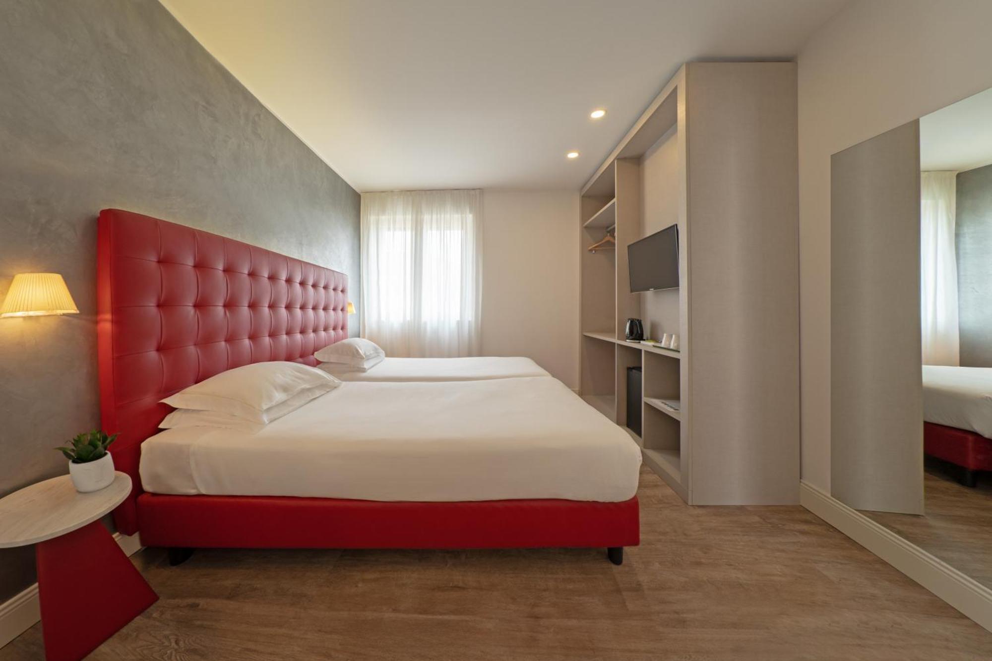 Hotel Al Campanile - Luxury Suites & Apartments Baveno Exterior foto