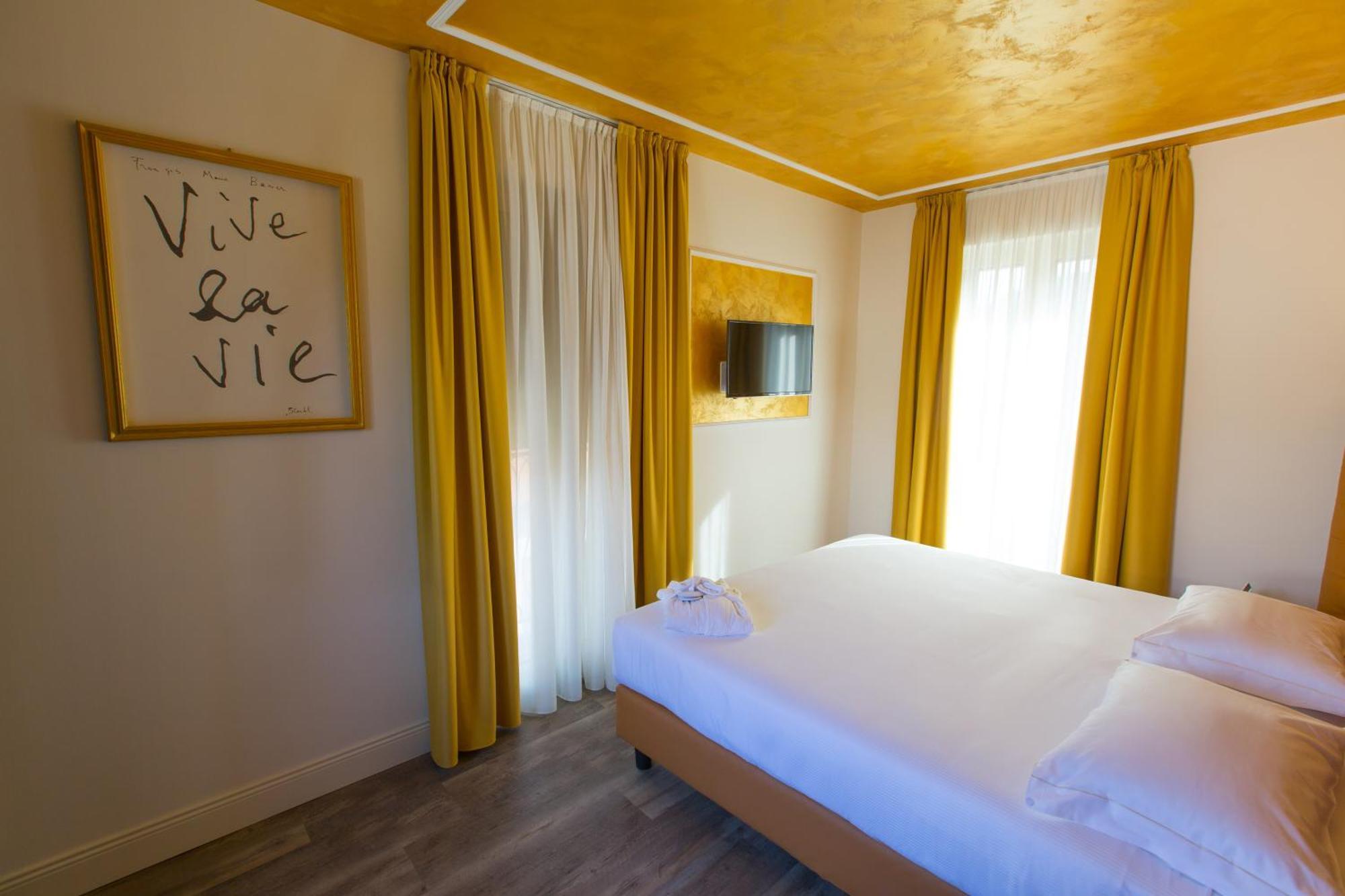 Hotel Al Campanile - Luxury Suites & Apartments Baveno Exterior foto